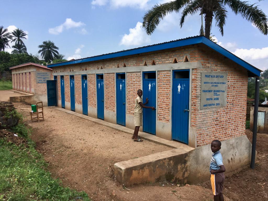Burundi school latrineblok