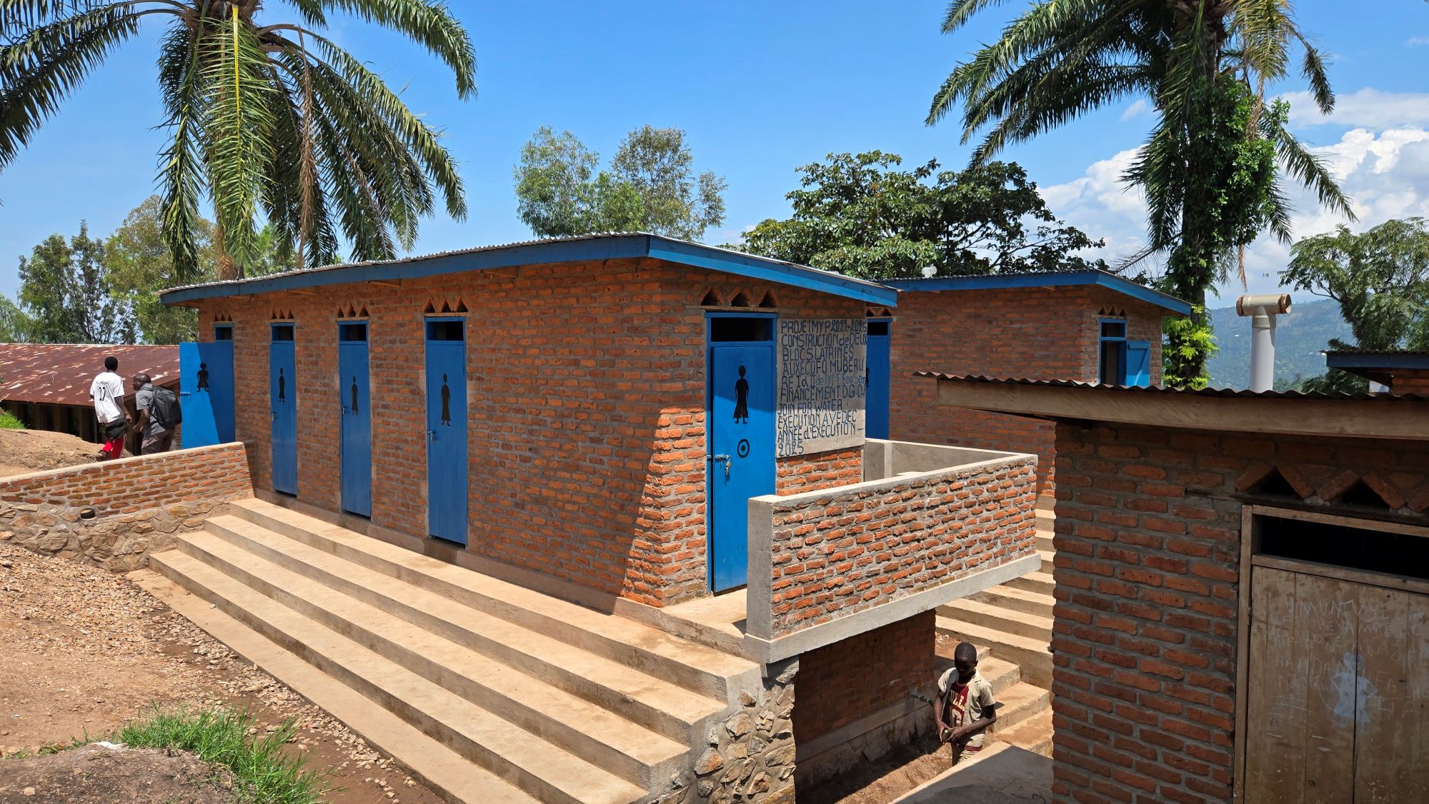 Burundi latrineblokken school