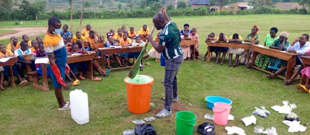Oeganda training hygiene op school